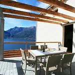 Spectacular Views And Modern Living On *