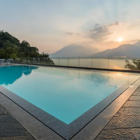 Spectacular Views And Modern Living On